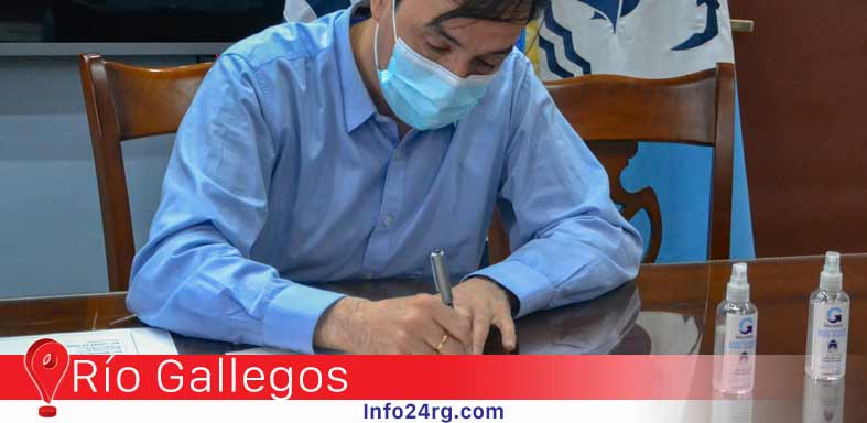 Pablo Grasso firmó títulos de propiedad