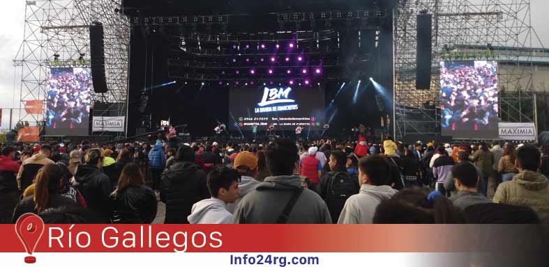 Festival 137: En algunos minutos Damas Gratis se presenta en el escenario mayor.