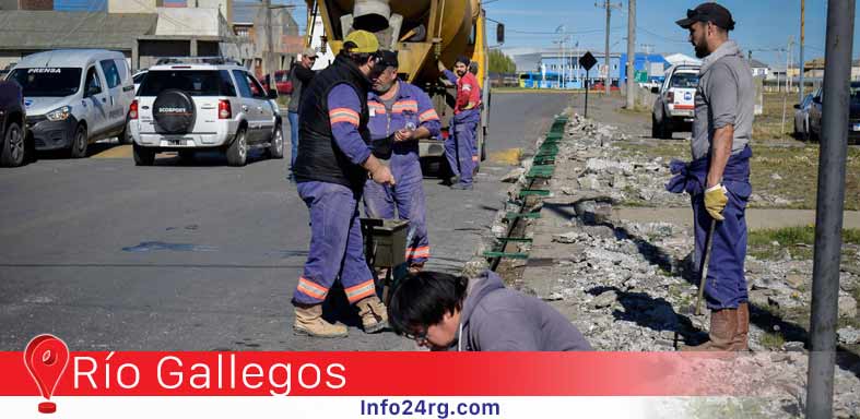 Municipales trabajan en cordones de la Av. Eva Perón