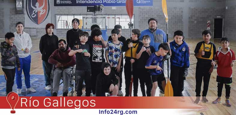 Niños de la Escuela de Fútbol del Gimnasio Eva Perón