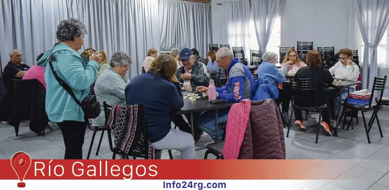 Adultos mayores disfrutaron de un campeonato de burako
