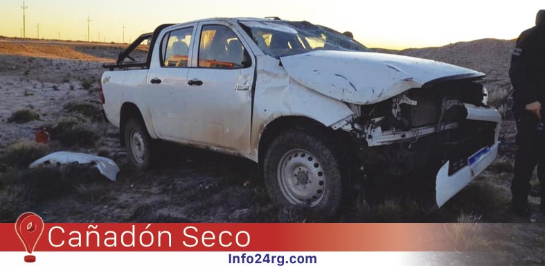 Toyota Hilux vuelca en Cañadón Seco 