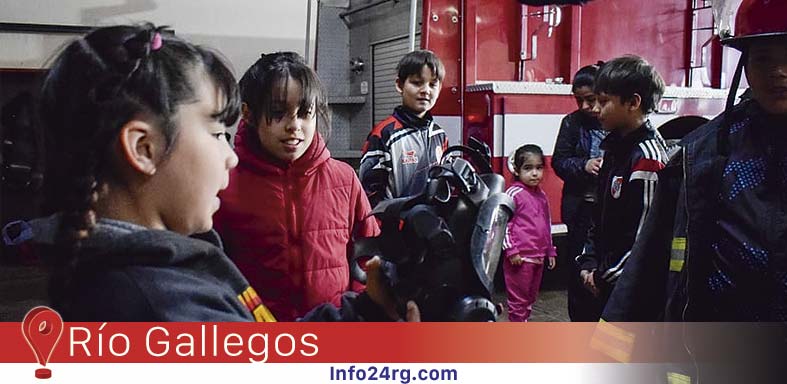 Niños y niñas visitaron el Cuartel de Bomberos