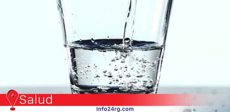 Mineral presente el en agua 