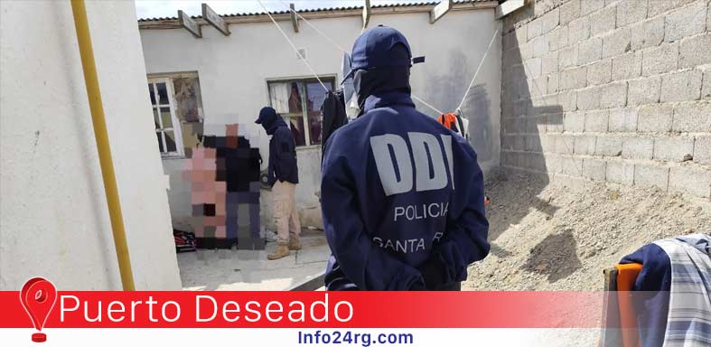 la policía allanó dos domicilios