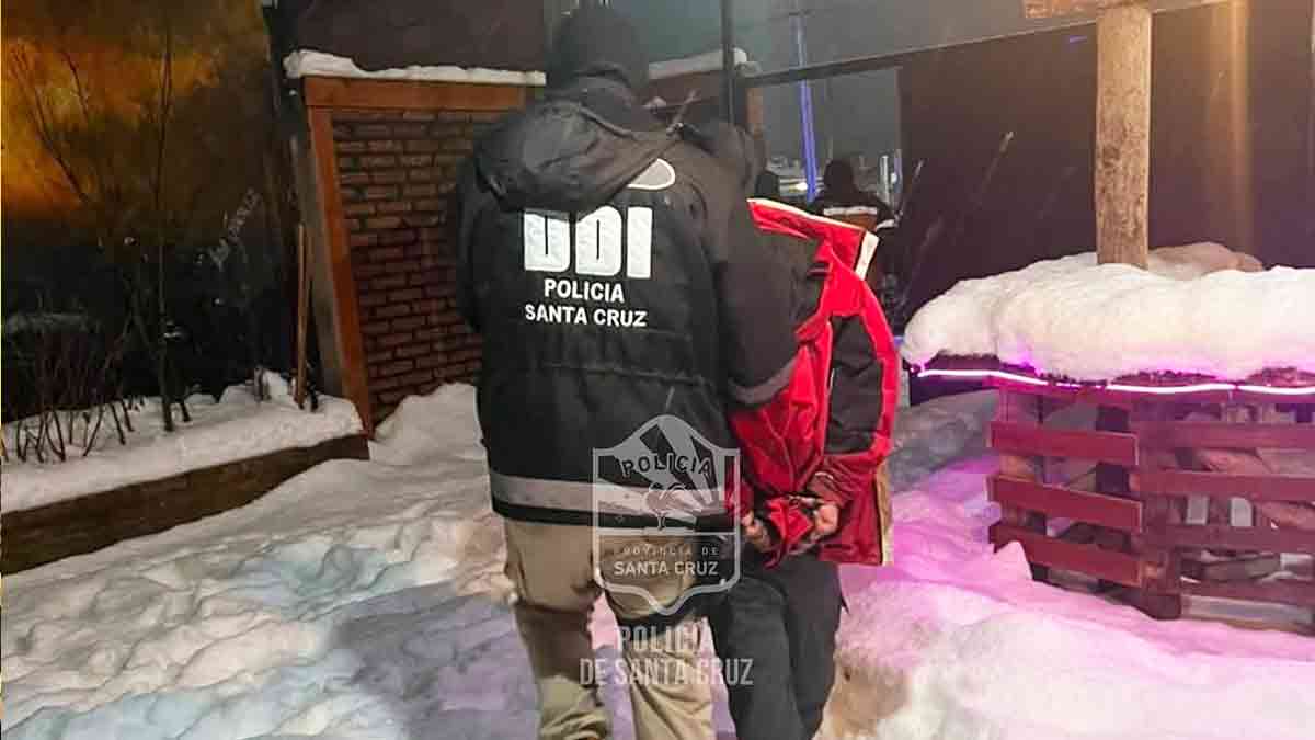 Investigación en Caleta Olivia: incautan celulares y una notebook durante un allanamiento