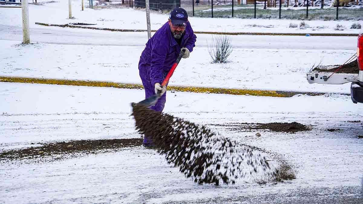 Operativo municipal para prevenir el hielo en las calles de Río Gallegos