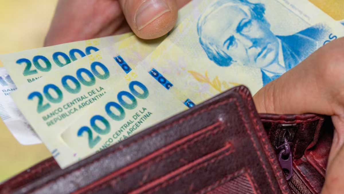 El bolsillo no mejora: cayó el consumo y creció la necesidad de financiar la comida