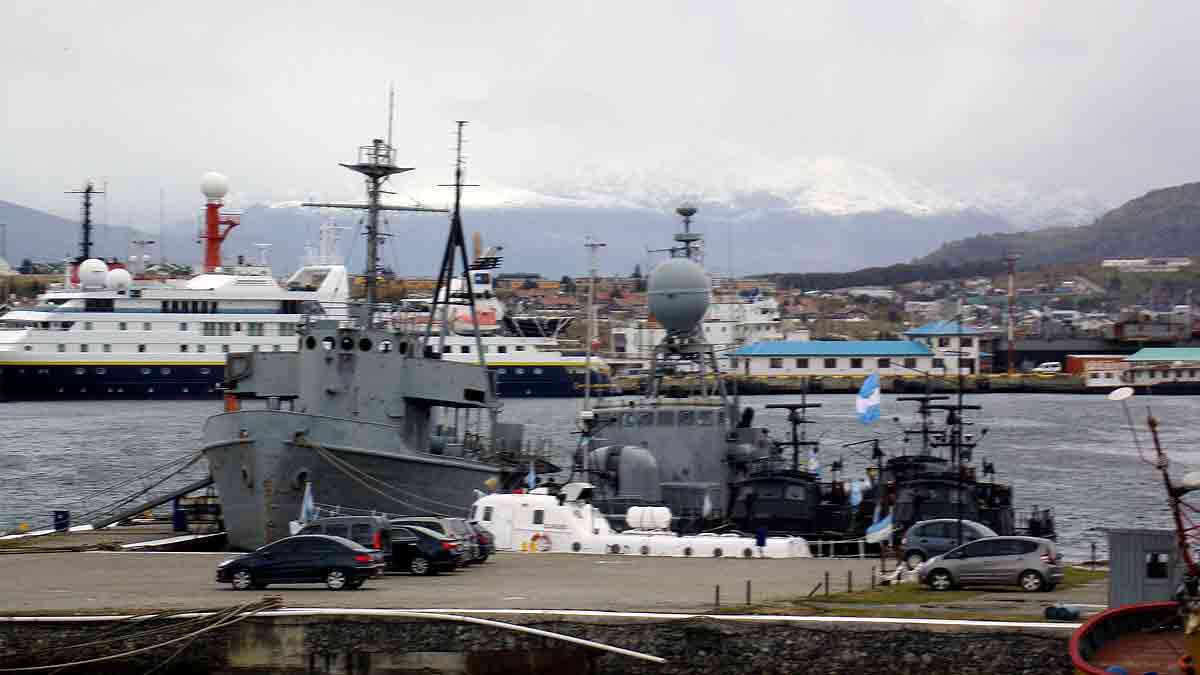 Javier Milei avanza con la venta de tierras, ahora venden una base naval en Ushuaia