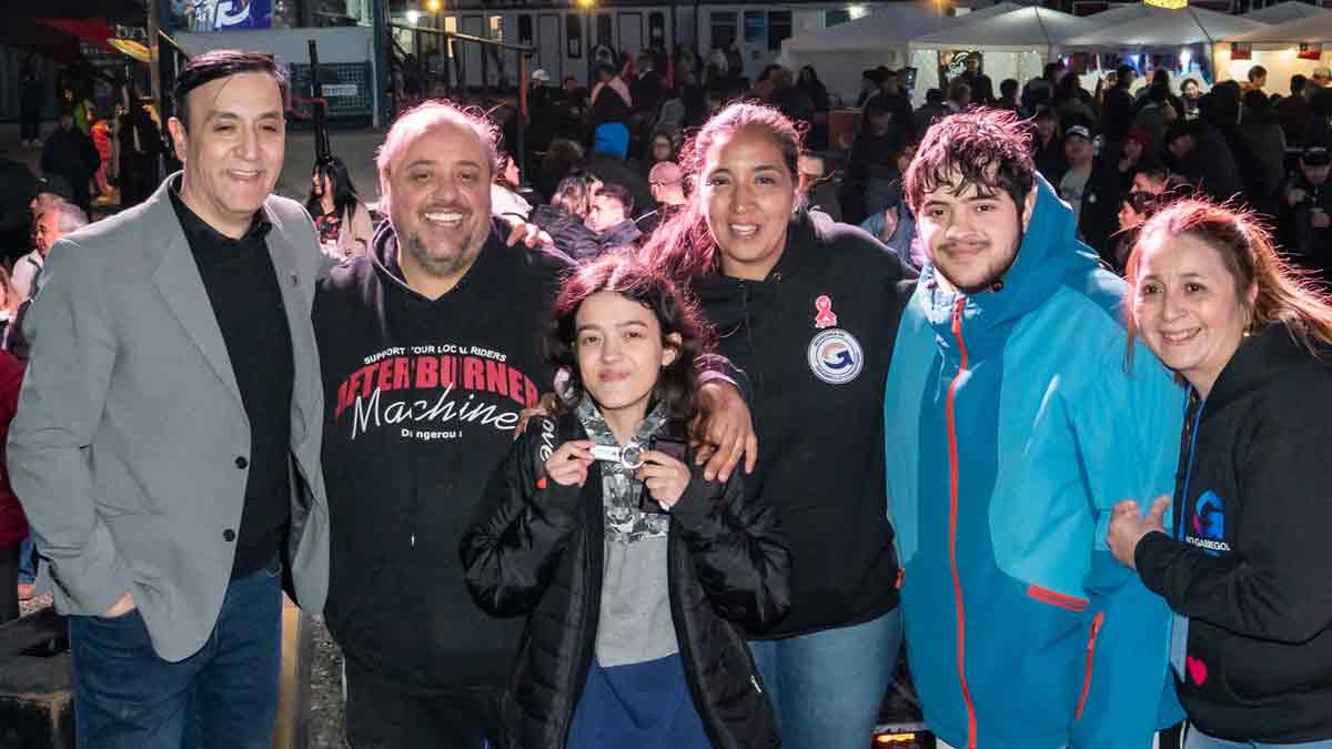 Una joven de Río Gallegos ganó la casa modular sorteada ante miles de vecinos