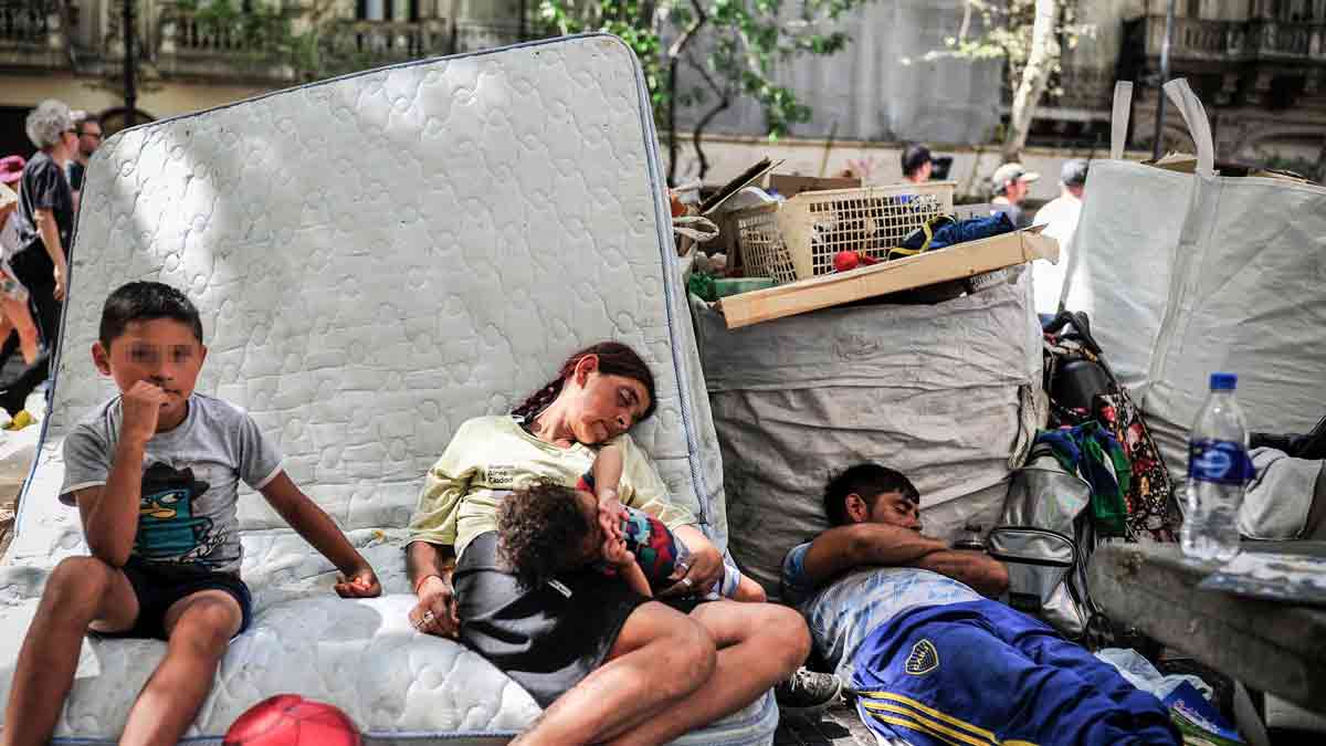Dos millones de personas habrían vuelto a caer en la pobreza durante 2026