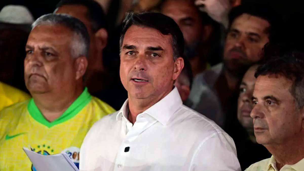 Flávio Bolsonaro salió de Brasil rumbo a Estados Unidos y pediría asilo político