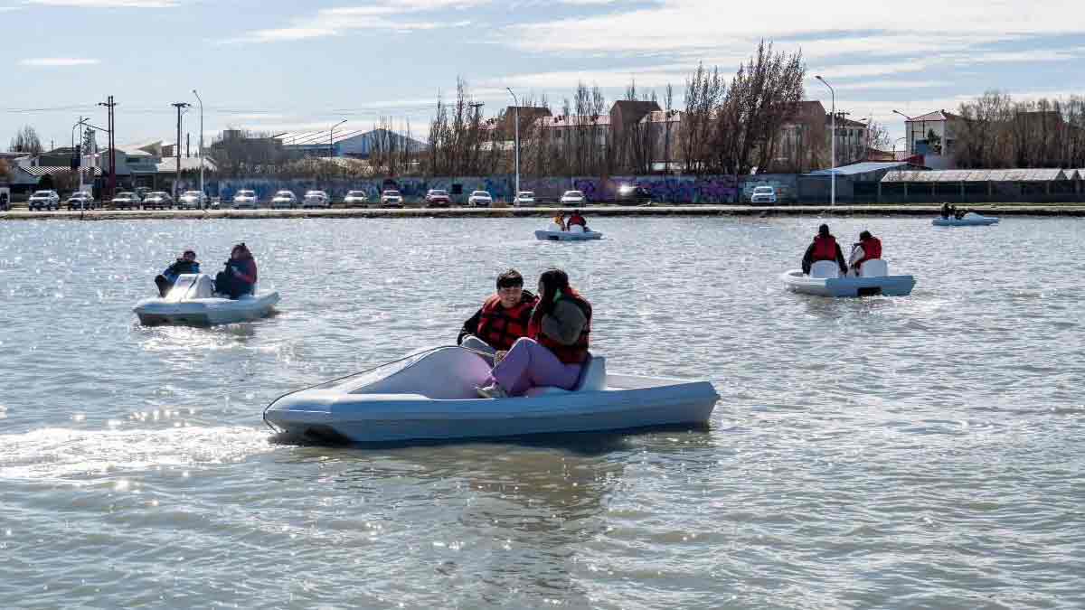 La Laguna Ortiz recuperó sus paseos en bote con una jornada para toda la familia