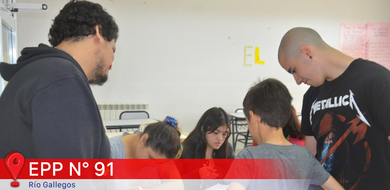 Alumnos reciben vacunación y charla de alimentación y salud bucal