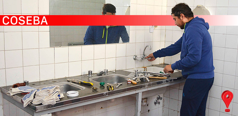Avanza la reparación de sanitarios en el edificio