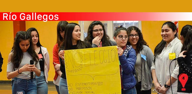 Jóvenes estudiantes debatieron sobre la elección de la Reina
