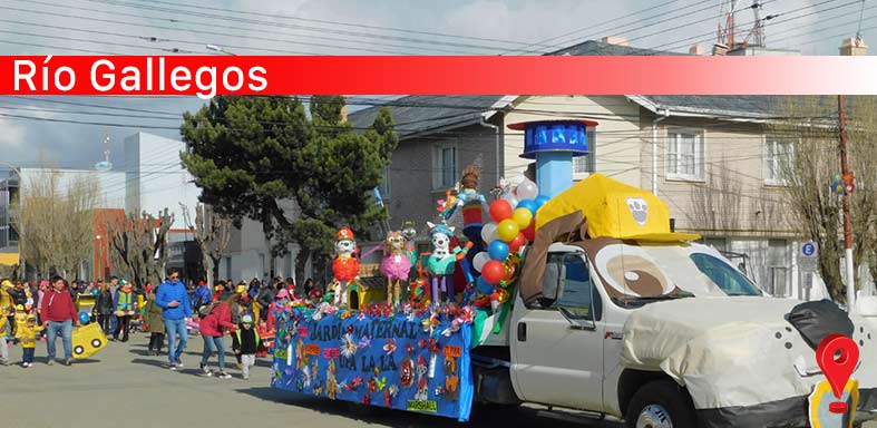 Desfile de Comparsas y Carrozas