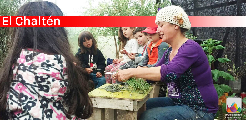 Niños  visitan y realizan experimento en el Invernadero Municipal