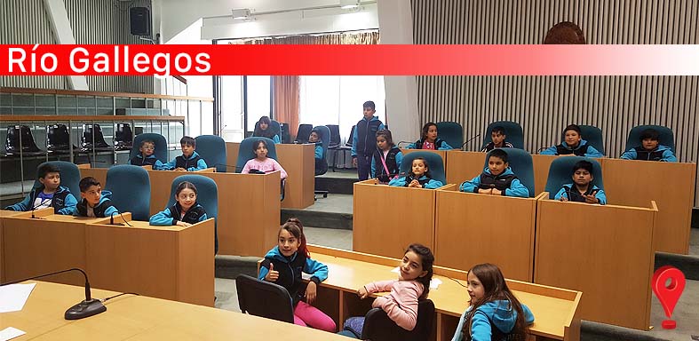 Alumnos de Perito Moreno visitaron la Cámara de Diputados