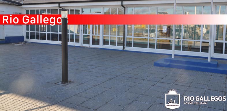 Metalúrgica y Pintura realizan trabajos en las plazas de la ciudad
